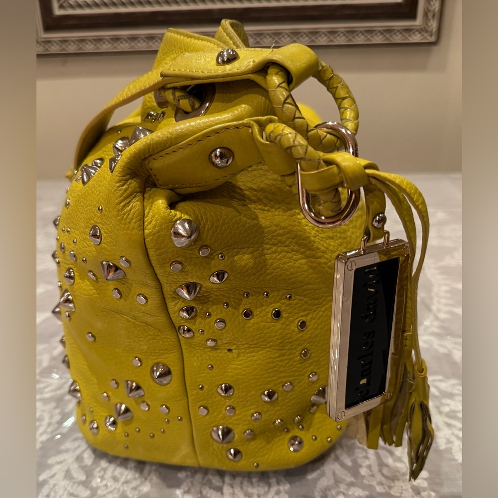 ❤️ LEATHER CHARLES DAVID STUDDED BAG IN ACID YELLOW COLOR - Picture 1 of 16